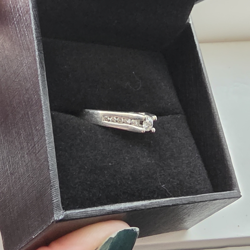 Sterling Silver Diamond Accent Engagement Ring 7.5 - Picture 2 of 4
